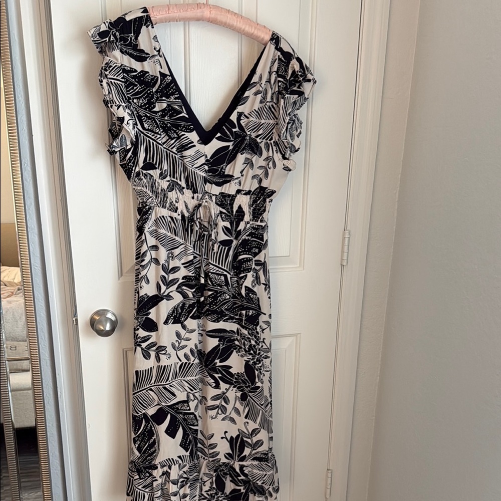 Elegant Dark Navy and White Floral Dress. Worn to 1 dinner.